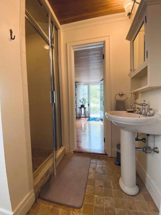 The Farmhouse Suite At Barn & Bike Red Hook Exterior photo