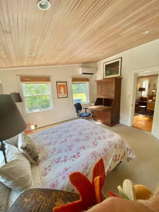 The Farmhouse Suite At Barn & Bike Red Hook Exterior photo